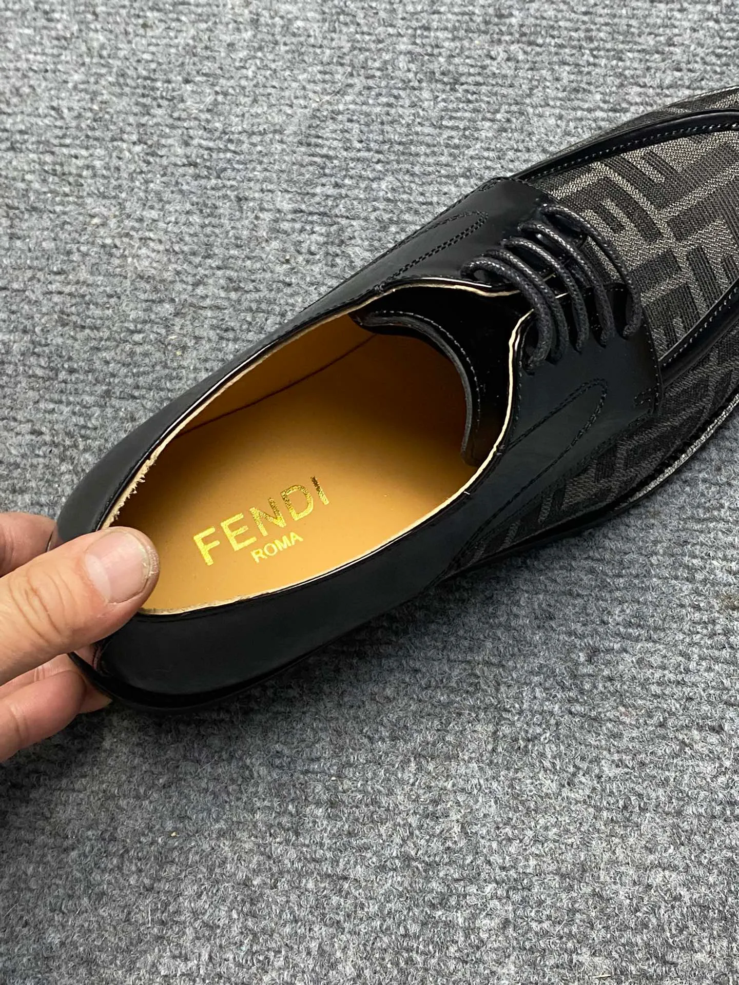 Factory price 960FENDI Fendi men's breathable and comfortable leather shoes. Original development. The leather outsole is made of leather. Counters copy one to one. Imported counter cowhide. Imported water dyes cattle. 38 to 44. (45.46. can be ordered. 47.
